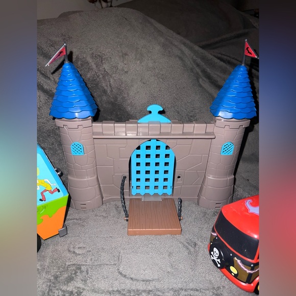 2005 Scooby-Doo Mystery Machine Ghost Patrol Haunted Castle Playset Pirate Van - Picture 2 of 16